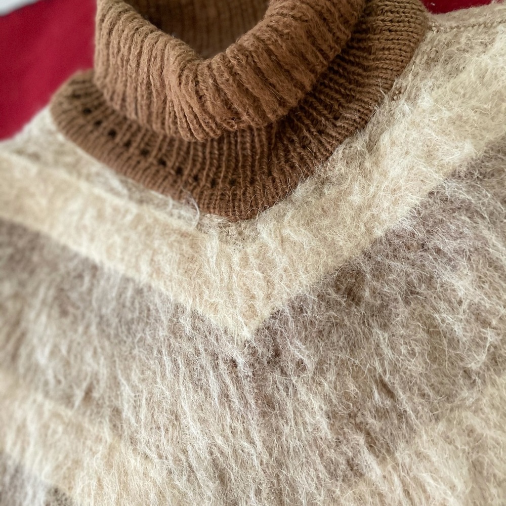 Poncho - Picture 3 of 5